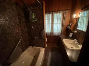 WestWind Georgian Bay Muskoka Cottage Retreat Private Access (Sleeps Max 8) - Image 4