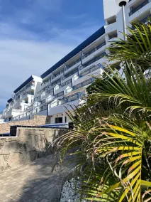 Sunny Seaview Modern apt - pool and beach access - Image 5