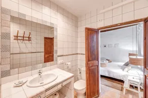 Casa di campagna con Wi-Fi, piscina, terrazza e aria condizionata; parcheggio disponibile - Image 3