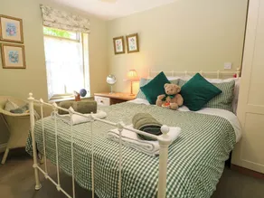 GARDEN COTTAGE, romantic, character holiday cottage in Black Bourton - Image 4