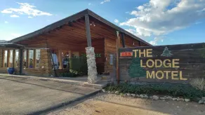 The Lodge Motel - Image 4