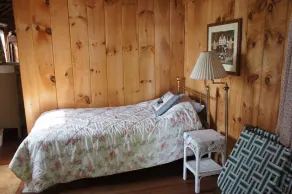 Loon Camp - right on Lake St. George, multi-sleeping areas, canoe included - Image 5