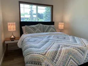 3-Bed Mid-Century Mod Home - 14 Min. to Autzen & 5 Min to Airport - Image 5