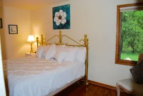 Cozy Cottage near Schwarz Supper Club, Road America, and Whistling Straights!! - Image 3