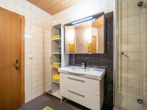 Cosy apartment with ski storage - Image 3
