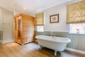 Holiday Lodge in The Cotswolds - Image 3