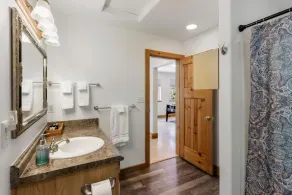 Bright Mountain Stay - Image 5