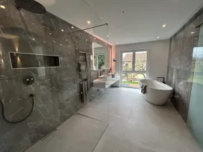 Luxurious holiday home with indoor and outdoor pool and sauna - Image 4