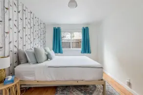 Game room, hot tub, 20 min to SF, beach 1 block away - Image 5