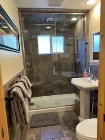 Luxury Log Cabin avec la Nouvelle-bain à remous et très bien situé! - Image 3