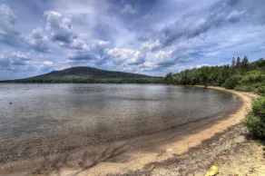 Summers - Large classic cottage with sandy beach on Mooselookmeguntic Lake - Image 4