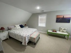 Clean, Hidden gem/ sunlit sunroom. Quiet area yet still near local attractions - Image 5