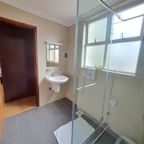 GOLF VIEW SERVICED APARTMENTS - Image 3