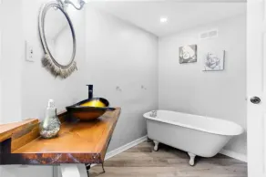 Beautiful 4 Season Muskoka river waterfront cottage with a Hot tub! - Image 5