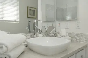 ★Gated 2bed/2bath Modern OC Condo★ - Image 4