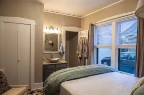 Quaint downtown 1920's bungalow in the Historic Old North End neighborhood - Image 4