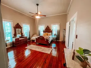 Beautiful 1951 home. - Image 5