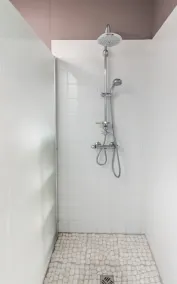 Stort og smukt familiehus. Et meget gammelt, stort og smukt hus - Image 2
