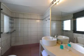 Gorgeous Eco Friendly Seaside Villa Nefeli - Image 4