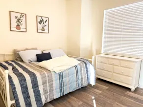 Cozy home on the water with plenty of sleep space - Image 5