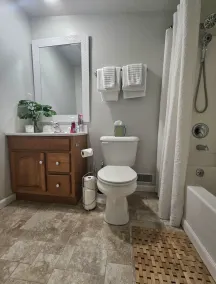 <br>~Keasington House, a Mid Century Gem in Hucrest.  2bdrm, 2bath - Image 3
