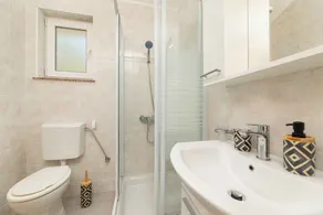 Apartamento vacacional con aire acondicionado y vista al mar - Image 2