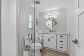 Luxury Beach House w Private Beach - Image 4