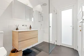 Bright Home in Trendy Newtown close to the Park - Image 5