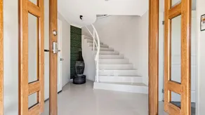 BEACHSIDE MANOR - walk to the beach - Image 2