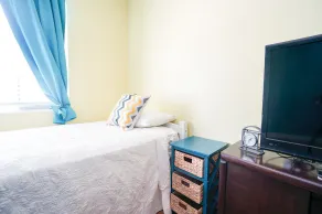Brand new remodeled luxury apartment near park and marina! - Image 4