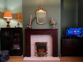 Robin’s Hollow: 2BD Home Near Wrexham AFC - Image 2