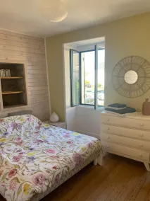 House, 3 bedrooms, 50 m from the port, 200 m from the beach, courtyard and enclosed gardens. - Image 3