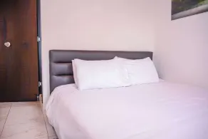 Gorgeous 3 bedroom with private Parking space AC - Image 5
