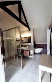 Lovely house, sleeps 6, shared heated pool - Image 4