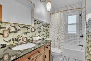 Large Charming Victorian Oasis in Elmwood Village - Image 4