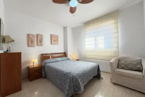 Welcome to this beautiful holiday flat in Marina d'Or! This is the place where your holiday dreams come true.Imagine waking up every morning to the gentle murmur of the sea waves right outside your window. This three-bedroom flat is located on the beachf - Image 5