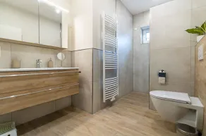 Vacation home for 6 guests with sauna, fireplace and lake view in Walchum - Image 2