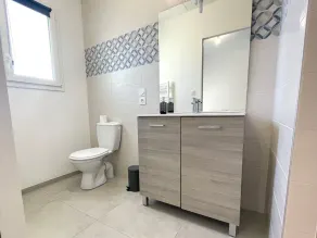 Maison familiale récente avec jardin, plage et commerces à pied, 6 couchages, WIFI, parking privatif - FR-1-231-297 - Image 2