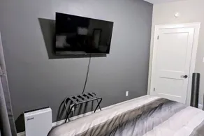 Modern Quiet 1BR Fenced Yard + Office DT Moline - Image 5