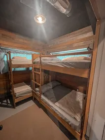 Nicole’s Clean Cozy HouseBoat - Image 4