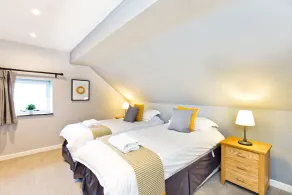 Self catering holiday barn in Hurdlow, near to High Peak Trail.  Sleeps 6 - Image 4
