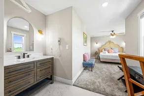 Home for 21 Near Ark - Ensuite Bathrooms - with Pool! - Image 5