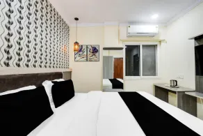 Deluxehotel Blue Petals - Image 2