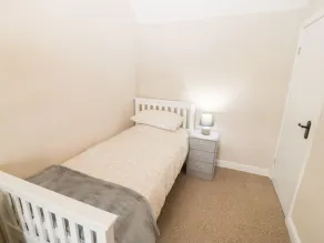 3 GREEN TERRACE, family friendly, with open fire in Newborough - Image 5