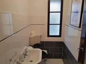 To ejendomme: Manoir og mølle fra det 13. århundrede, privat have og 12mtr opvarmet poo - Image 2