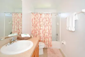 NOUVELLE LISTE - Confortable 4 chambres, 3 salles de bain avec piscine privée dans la communauté de golf fermée - Image 5