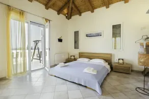Luxurious villa with pool in Porto Heli - Image 4