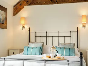 2 bedroom accommodation in Cam, near Dursley - Image 5