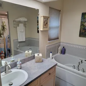 Beautiful 3 br 2 ba. Home on the Alafia River, 15 Min. from Tampa - Image 4