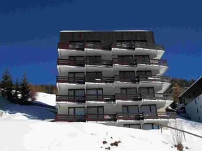 À 100m des pistes de ski, 5ème étage, vue montagne, balcon, parking, télévision, casier à ski, 35m² - Image 4
